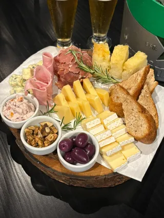 SMALL COLD CUTS BOARD - WORLD CUP (serves 2 people)