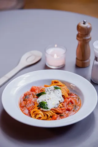 TAGLIATELLE WITH TOMATO AND BURRATA