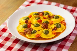 RAVIOLI DI MOZZARELLA AL PESTO E POMODORO