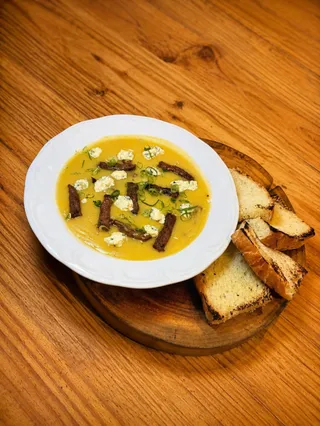 BAROA SOUP WITH MIGNON STRIPS AND GORGONZOLA CUBES