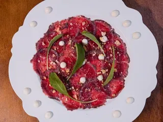 CARPACCIO DI MANZO CON DJION TARTUFATA