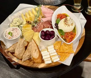 LARGE COLD CUTS BOARD - WORLD CUP (serves 3 to 4 people)