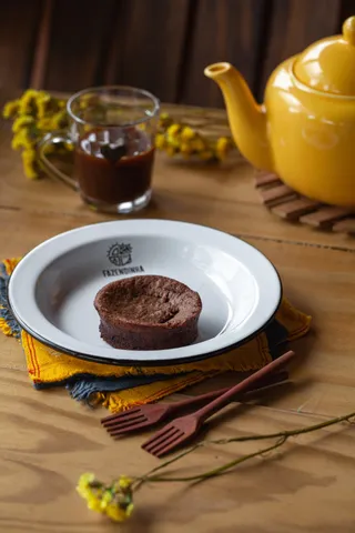 CREAMY CHOCOLATE CAKE